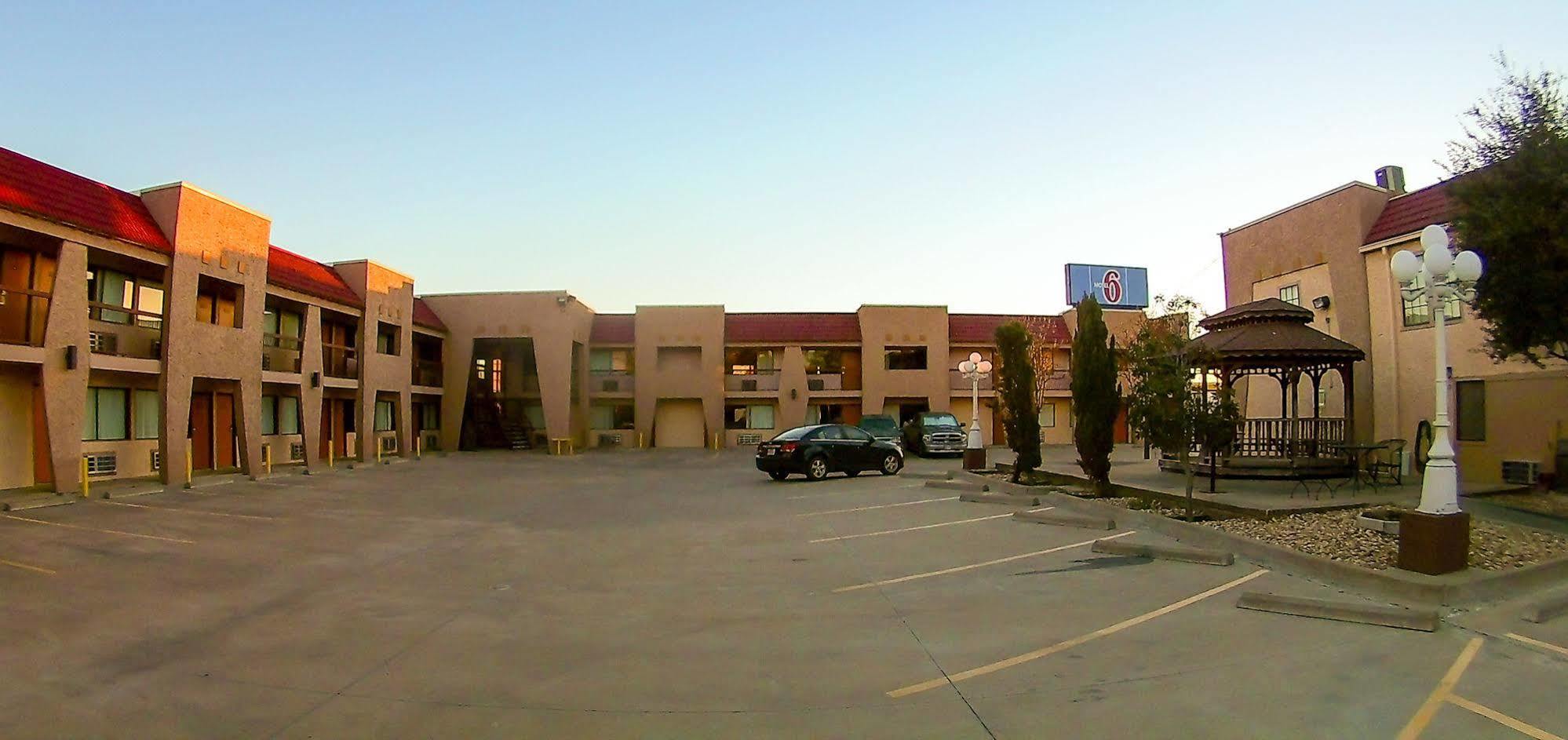 Oyo Hotel Groesbeck Exterior foto